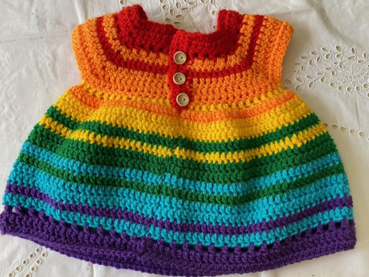 Regenbogen Kleidchen